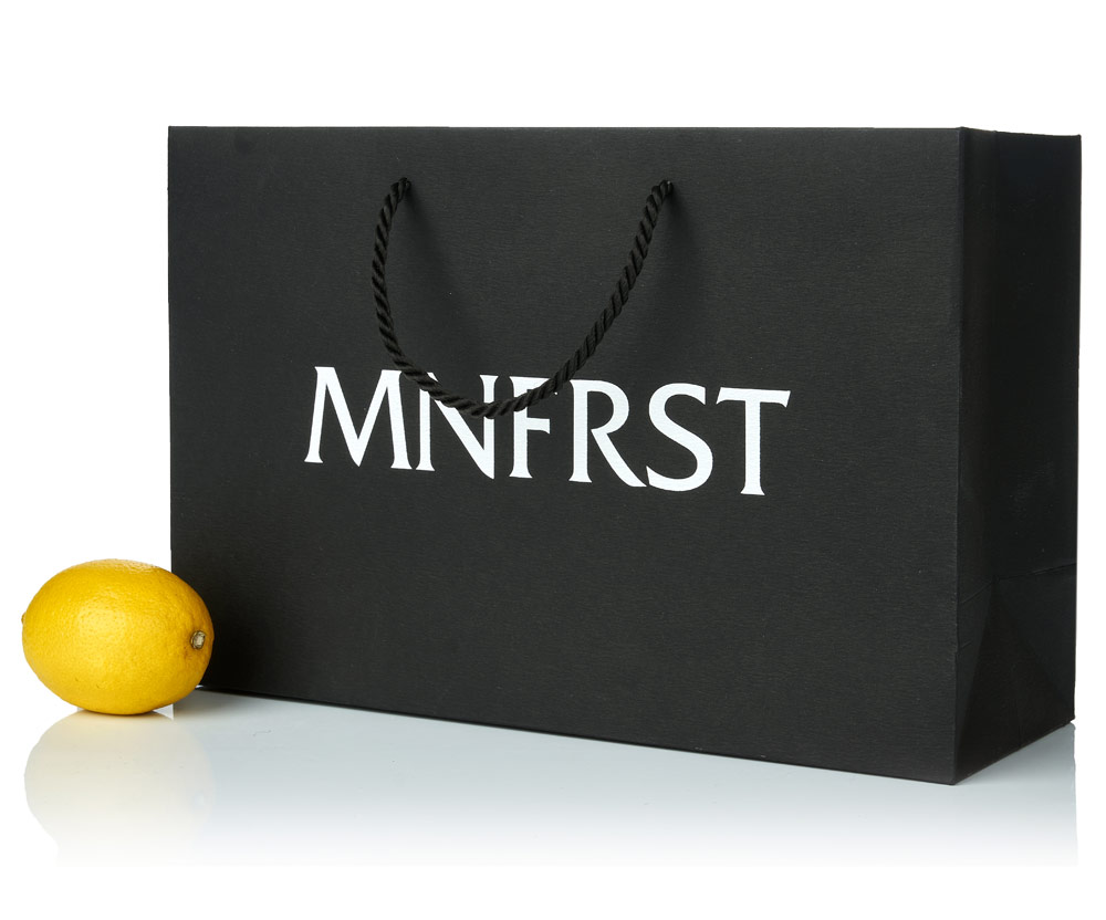 MNFRST – черные бумажные пакеты с витым шнуром