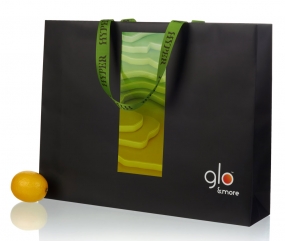 GLO – бумажные пакеты с печатью на ручках-лентах